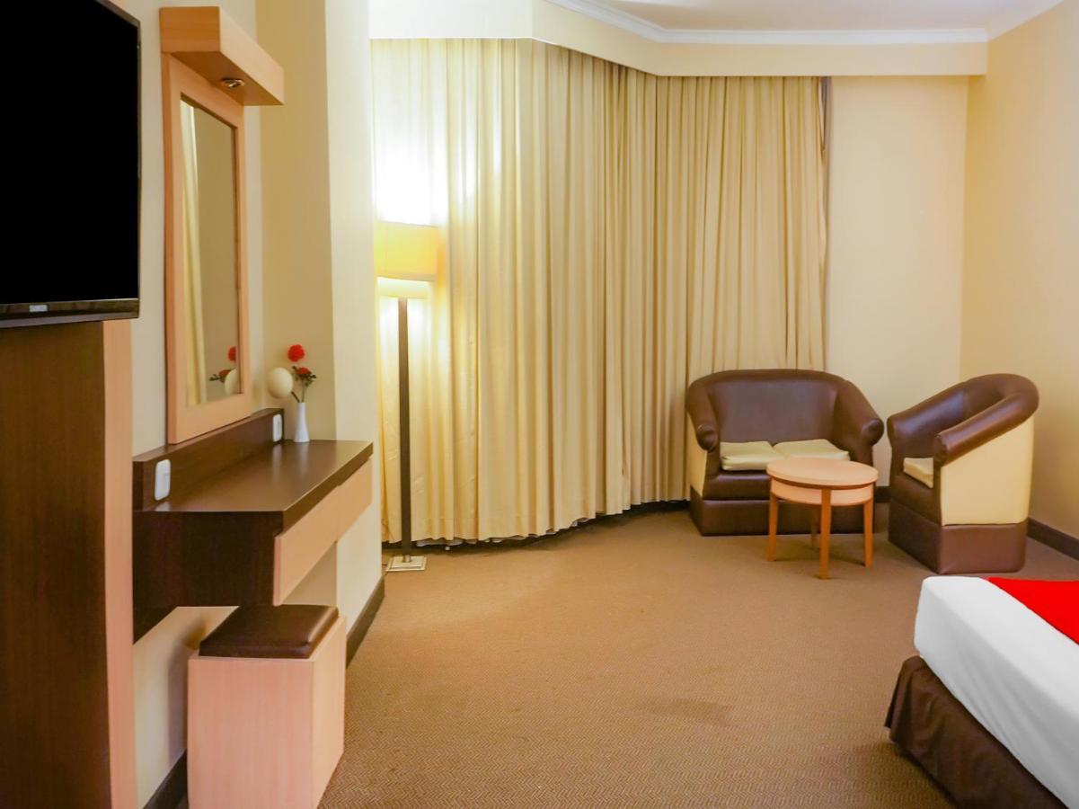 Oyo 3967 Hotel Pantai Wisata มากาซาร์ ภายนอก รูปภาพ